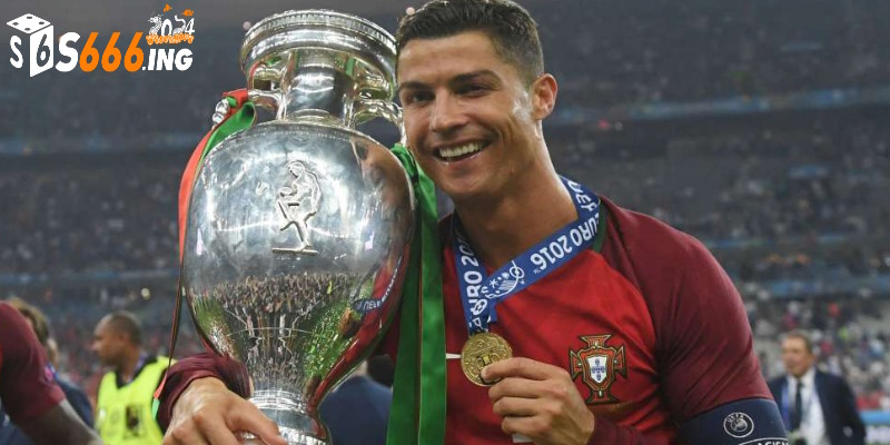 Tiểu sử Cristiano Ronaldo tại tuyển bóng đá quốc gia Bồ Đào Nha